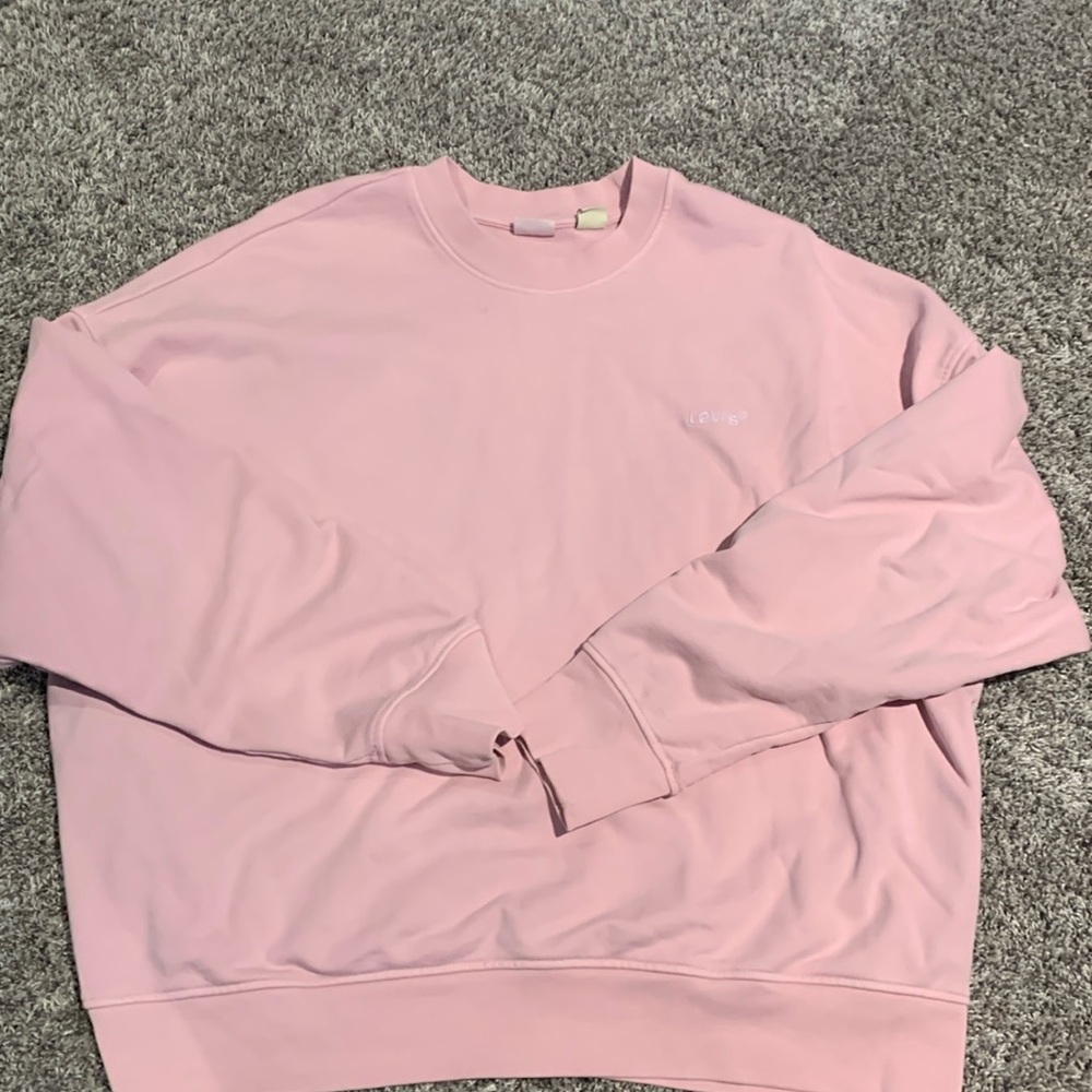 baby pink levi's crew neck